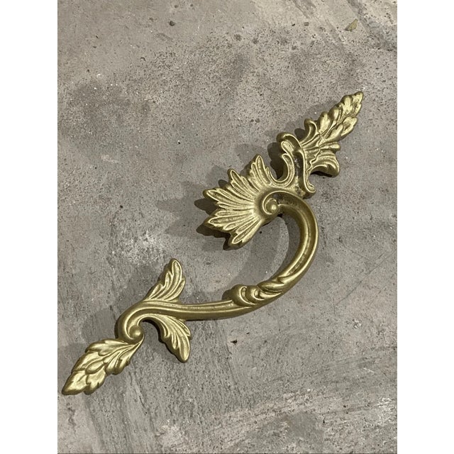 Good condition please check pictures for measuraments comes with screws Elevate your furniture restoration or DIY project...