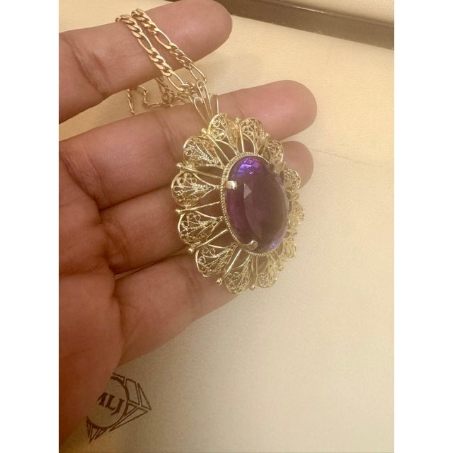 The School of Paris 23 Carat Oval Amethyst Pendant Necklace 18 Karat Yellow Gold Vintage For Sale - Image 3 of 18