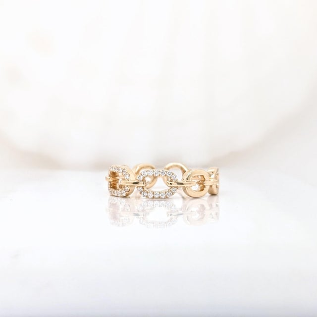 Minimalist Diamond Chain Band Ring in 14k Gold: Modern Fine Jewelry, Size 6.75 For Sale - Image 4 of 7