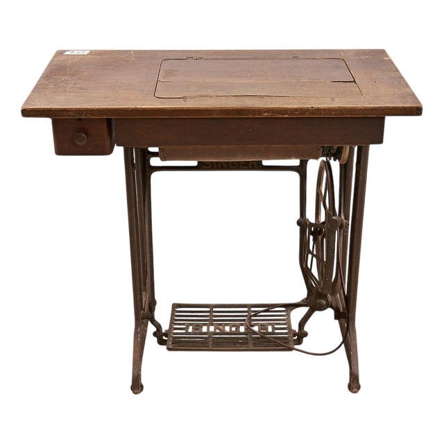 Singer Sewing Machine with Cast Iron Base For Sale