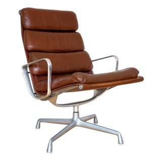 Soft Pad Leather Aluminium EA216 Lounge Chair by Charles and Ray Eames for Herman Miller, 1975 For Sale