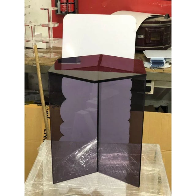 Transparent black. Made of 8 mm acrylic. Dimensions : Length: 39 cm (15.3'') Width: 45 cm (17.7'') Height: 45 cm(17.7'')...