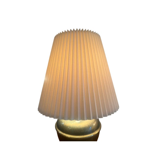 Metal Vintage Mid Century Modern Brass Beehive Urn Table Lamps Shades For Sale - Image 7 of 8