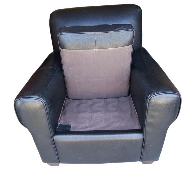 Elevate Your Living Space With This Iconic Three-Piece Set, of Two Vintage Leather Club Chairs & a Matching Oversized Ottoman by Futuristic Furniture. For Sale - Image 11 of 12
