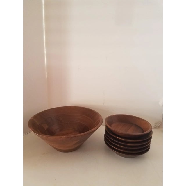 Vintage 1950s "Ozark Walnutware Native Wood Products" Salad Bowls - Set of 7 For Sale - Image 9 of 9