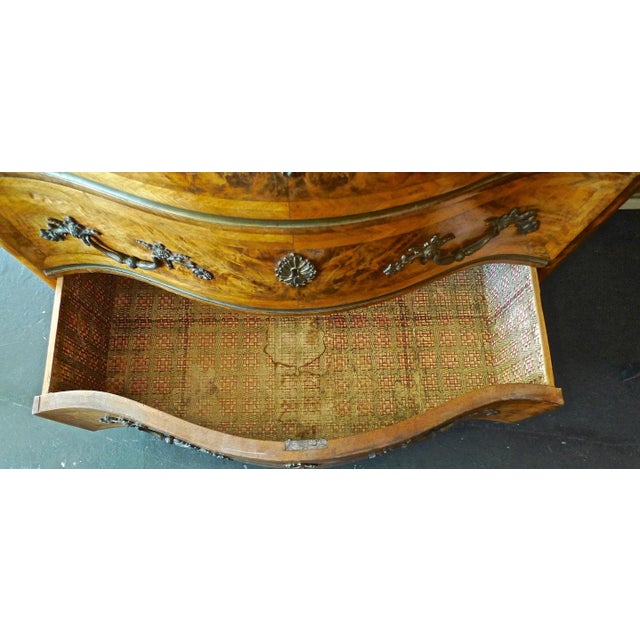 French 19th Century Bow-Fronted Burl Walnut Chest With Three Drawers and a Marble Top For Sale - Image 12 of 13