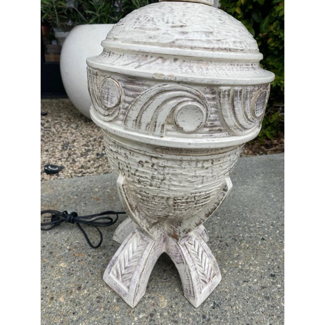 Mid-Century Modern Vintage White and Gold Leaf Painted Ceramic Lamp For Sale - Image 3 of 10