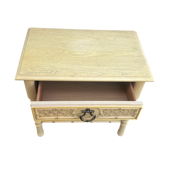 Late 20th Century Faux Bamboo Chinoiserie End Table / Night Stand For Sale In New York - Image 6 of 17