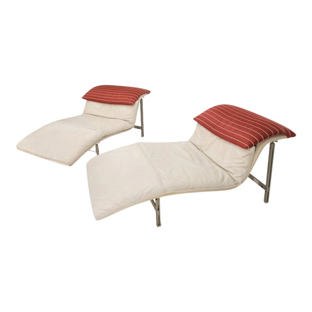 Pair of Sapority Italian Mid Century Modern Leather Chaise Lounges For Sale