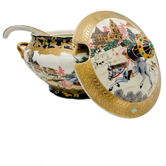Chinoiserie Mid-Century Chinese Export Hunting Scene Tureen With Underplate and Ladle For Sale - Image 3 of 10