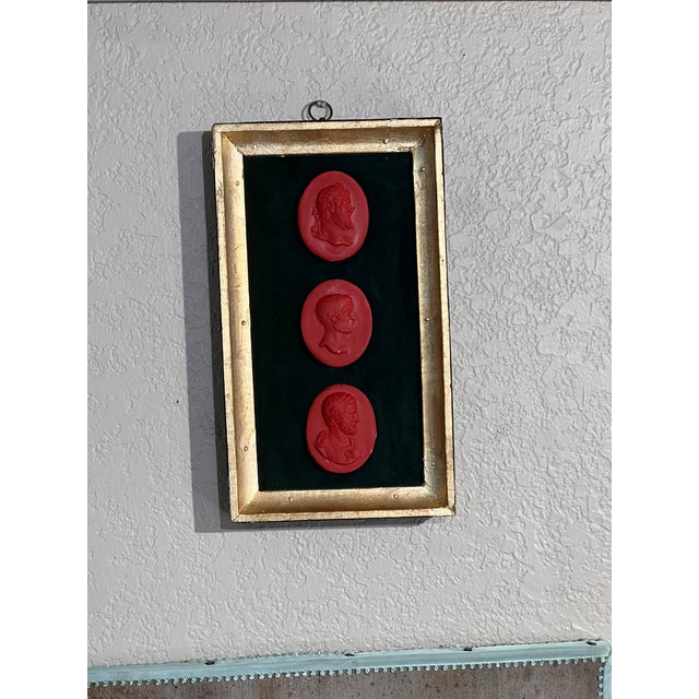 Classical Georgian Inspired Red Cast Emperor Profile Set on the Green Velvet & Gilt Frame For Sale - Image 11 of 11