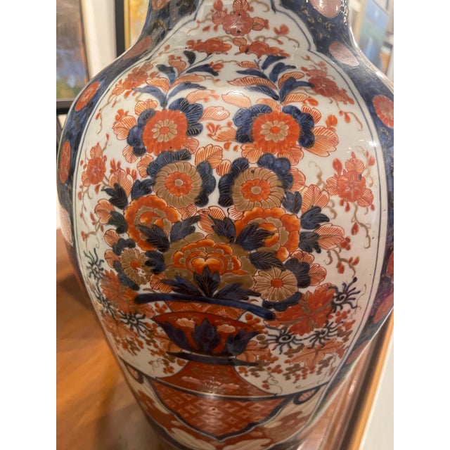 Asian Antique Tall Japanese Imari Temple Jar With All-Over Floral Design, 19th Century For Sale - Image 3 of 9