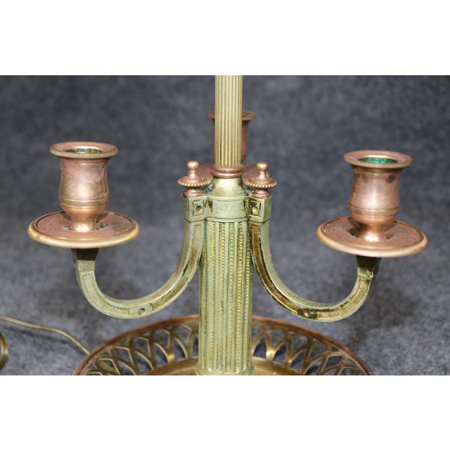 French 1950s French Directoire Louis XVI Style Gilt Metal & Tole Bouillotte Lamp For Sale - Image 3 of 14