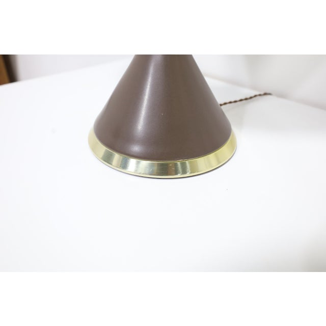 1960s Gerald Thurston for Lightolier Hourglass Porcelain and Brass Table Lamps For Sale - Image 5 of 6
