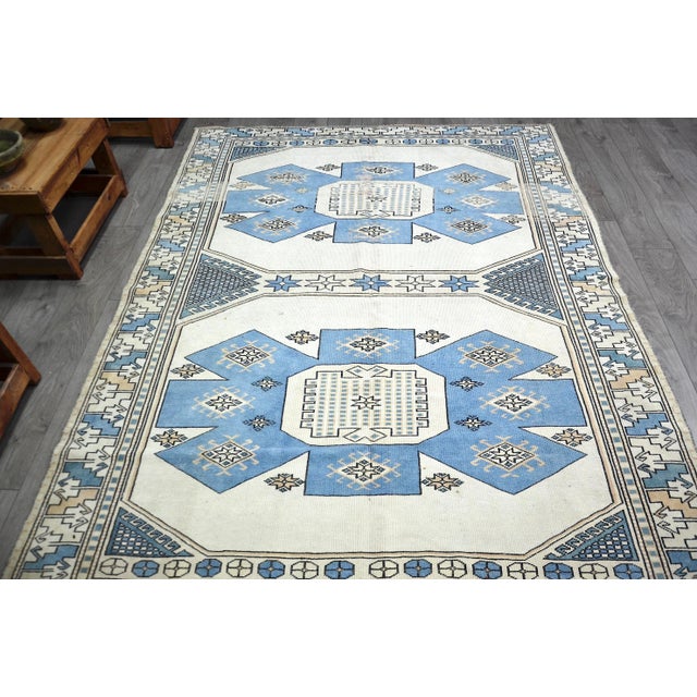 1960s Vintage Turkish Beige and Blue Handmade Area Rug For Sale - Image 4 of 11