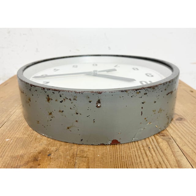 Industrial Factory Grey Wall Clock from International, 1950s For Sale - Image 13 of 17