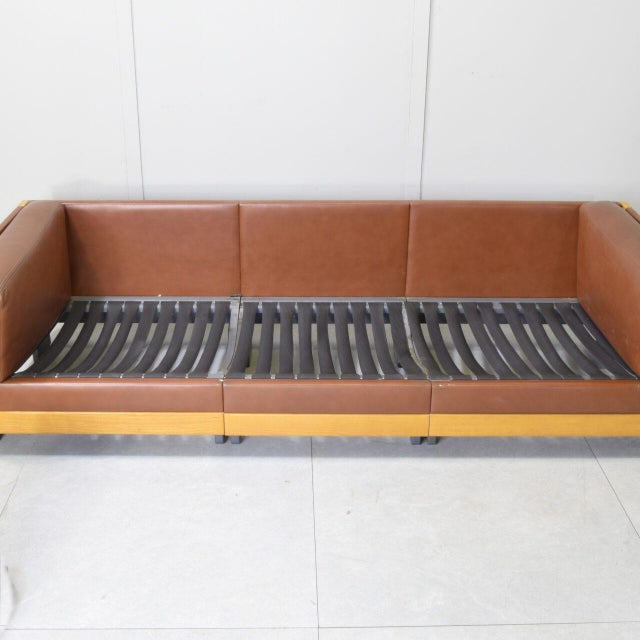 Brown 920 Three-Seat Sofa in Beechwood and Leather by Afra & Tobia Scarpa for Cassina, Italy, 1960s For Sale - Image 8 of 13