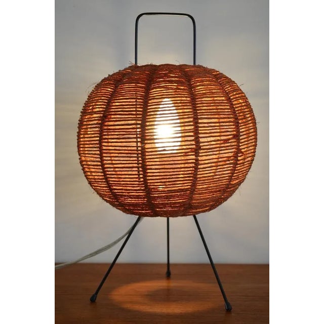 Scandinavian vintage globe table lamp from the 1960s - Reddish sisal lampshade - Metal painted black European Plug (up to...