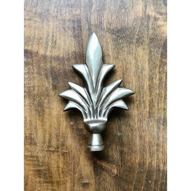 If you’re looking for a finial that will add that final touch to your beautiful table lamp, look no further than this...