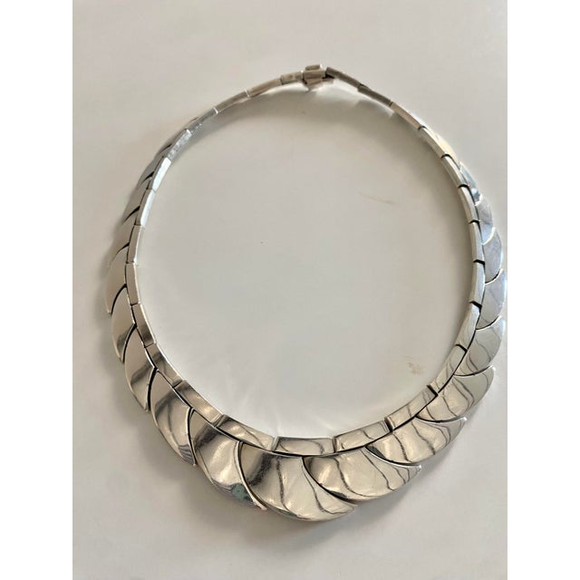 Antonio Pineda Sterling Silver Taxco Interlocking Shingle Scale Necklace (After Antonio Pineda) For Sale - Image 4 of 18