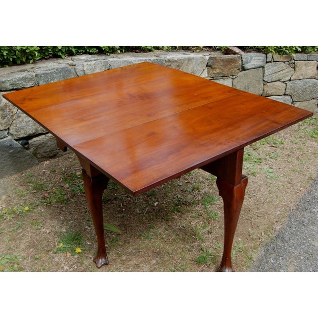18th Century Pennsylvania Walnut Drop Leaf Table For Sale In New York - Image 6 of 10