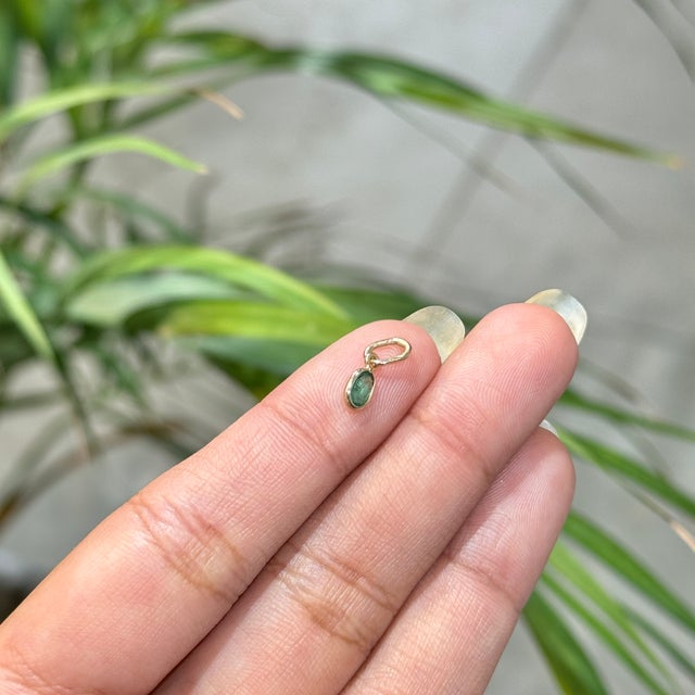 14k Solid Gold Contemporary Emerald Charm Pendant Gift for Birthday For Sale - Image 9 of 18
