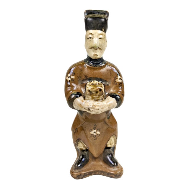 17th Century Chinese Official Figurine Holding a Tribute Box For Sale