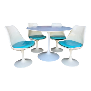 Vintage Eero Saarinen for Knoll, Tulip Chairs and a Tulip Table