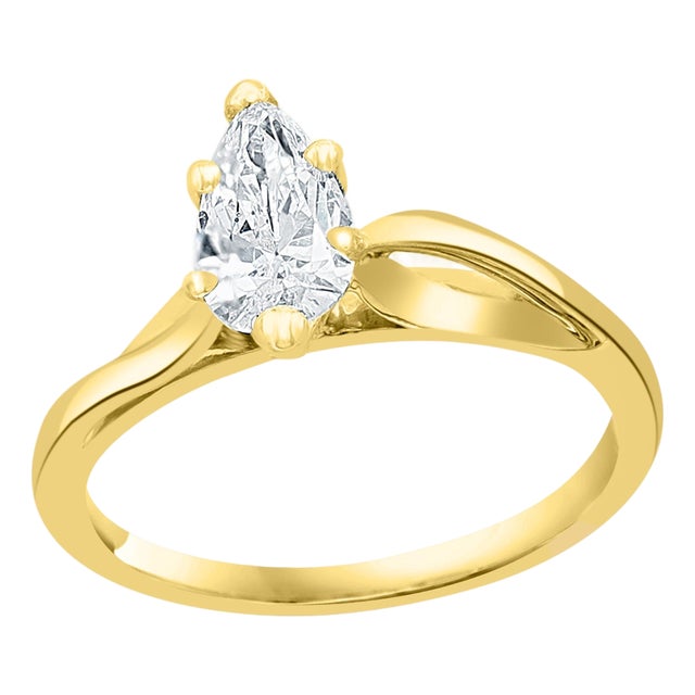 0.72 Carat Diamond Solitaire Pear Shape VS/E Engagement Ring 14 Kt Yellow Gold For Sale