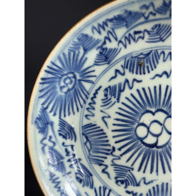 Chinese Blue and White Porcelain Plate with Stylised Floral Design, 18th Century For Sale - Image 5 of 10