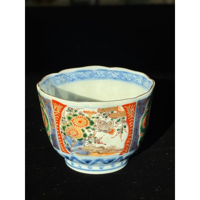 Late 19th Century Antique Japanese Imari Porcelain Tea Cups Set of 4 Meiji Period Scalloped Rim For Sale - Image 5 of 8