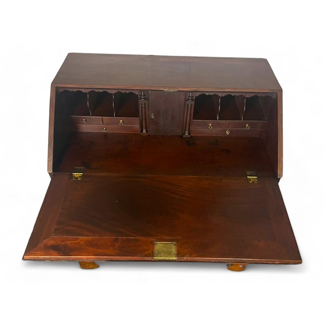English Chest of Drawers in Mahogany For Sale - Image 15 of 18