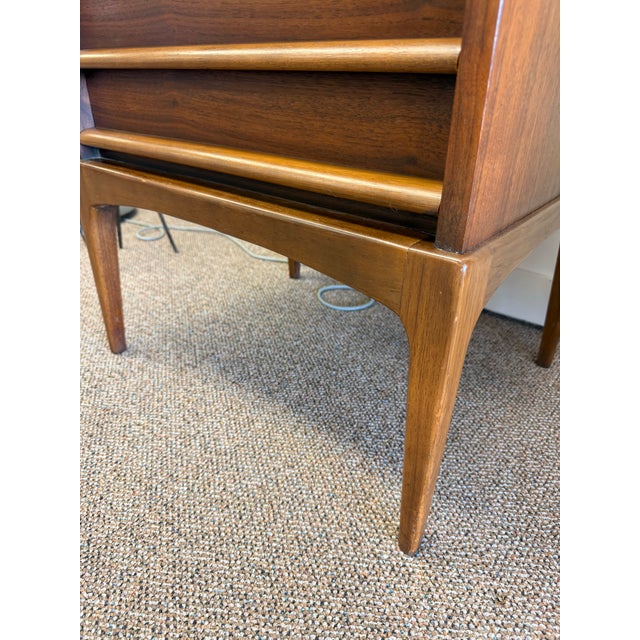 Lane Furniture Mid Century Modern Walnut Nightstand by Lane Furniture From the Rhythm Line For Sale - Image 4 of 12
