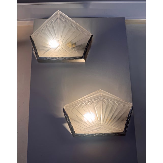 1930s Art Deco Wall Lights in Pressed Glass and Nickel-Plated Bronze, Set of 2 For Sale - Image 5 of 18