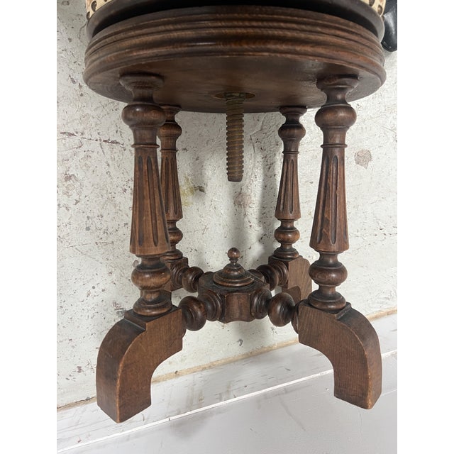 Napoleon III Style Piano Stool in Walnut, 20th Century For Sale - Image 5 of 9