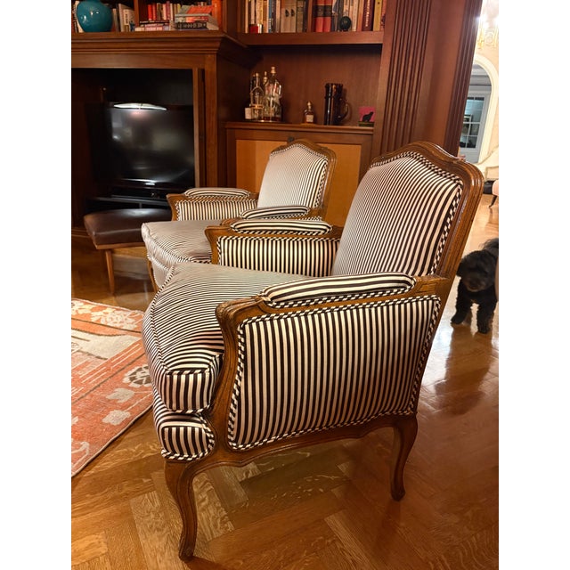French Handsome Pair of Armchairs / Bergeres in Striped Silk For Sale - Image 3 of 5