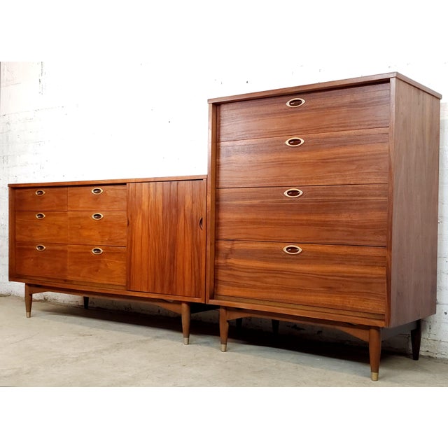 Slick, modern and beautiful Mid Century Modern Bedroom set. Made during the 60s by Hooker furniture under highly popular...