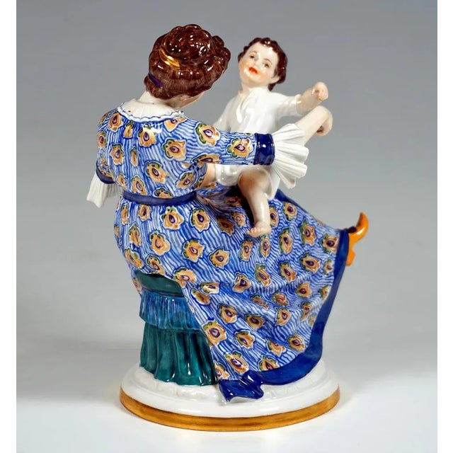 Art Nouveau Group Mother with Child by Paul Helmig for Meissen, Germany, 1912 For Sale - Image 3 of 9