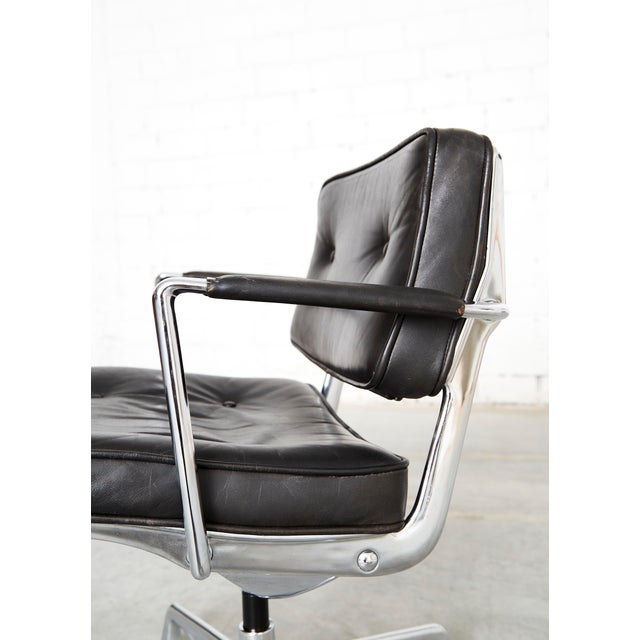 Black ES102 Intermediate Desk Chair by Ray & Charles Eames for Herman Miller, 1970s For Sale - Image 8 of 15