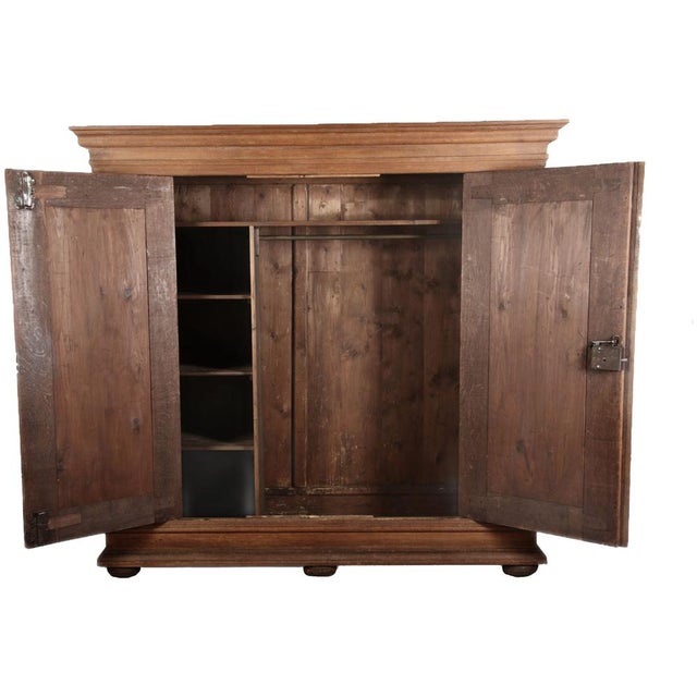 Antique Frankfurt Wave Cabinet in Oak, 1750 For Sale - Image 4 of 18