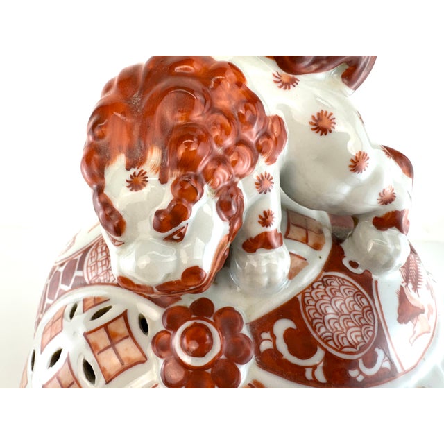 Vintage Mid 20th Century Japanese Imari-Style Porcelain Lidded Incense Burner With Foo Dog Finial For Sale In Little Rock - Image 6 of 12