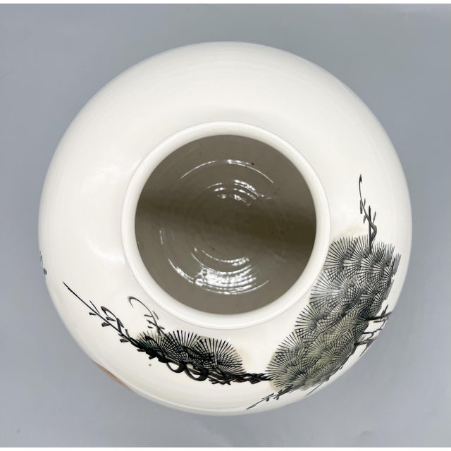 White Vintage Chinese Porcelain Crane & Pine Landscape Vase – Chinoiserie / Japandi / Hollywood Regency For Sale - Image 8 of 14