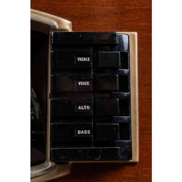 Vintage Model 6s632 Radio by Zenith For Sale In Chicago - Image 6 of 11