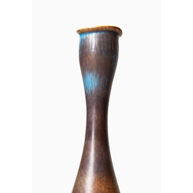 This ceramic vase designed by Gunnar Nylund was produced by Rörstrand in Sweden in the 1950s.