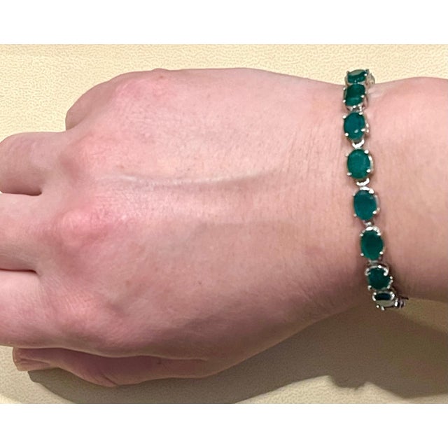 23 Carat Natural Emerald Cocktail Tennis Bracelet 14 Karat White Gold For Sale In New York - Image 6 of 18