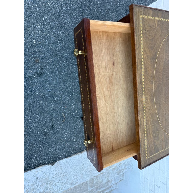 Late 20th Century Vintage Pair of Federal Style Inlaid Mahogany Single Drawer Side Tables For Sale - Image 5 of 10