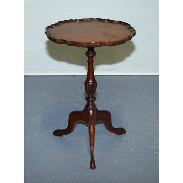 Antique Hardwood Scalloped Edge Top Side Table on Tripod Feet, 1930 For Sale - Image 4 of 10