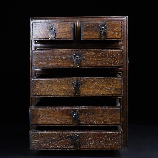 Dimensions: Length 24cm (9.45") x Width 18cm (7.09") x Height 32cm (12.60") Material: Solid Hardwood (Huali Rosewood),...