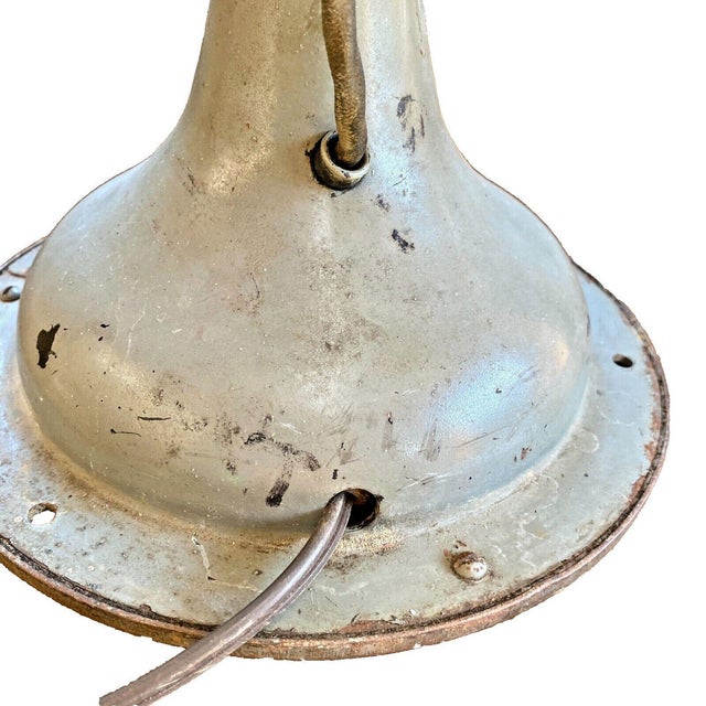 *Cage 18" diameter; 4" deep; Base approx. 8" diameter; approx. 20" tall. * Fan is in operable condition, but we recommend...