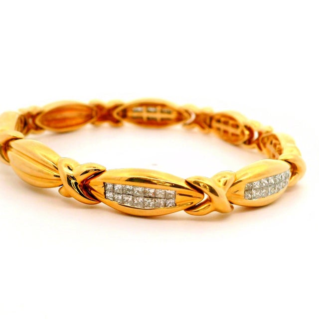 Diamond 14k Yellow Gold Intertwined Link Bracelet For Sale - Image 4 of 5